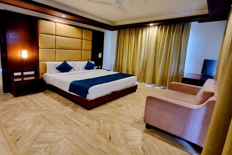 Family Plunge Pool Room